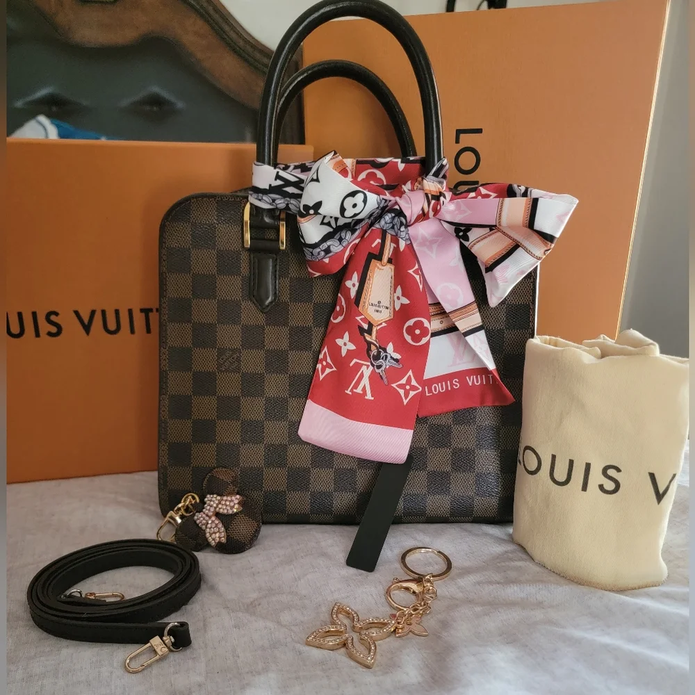 🤎Louis Vuitton Damier Ebene Triana Handbag🤎 - Picture 4 of 17